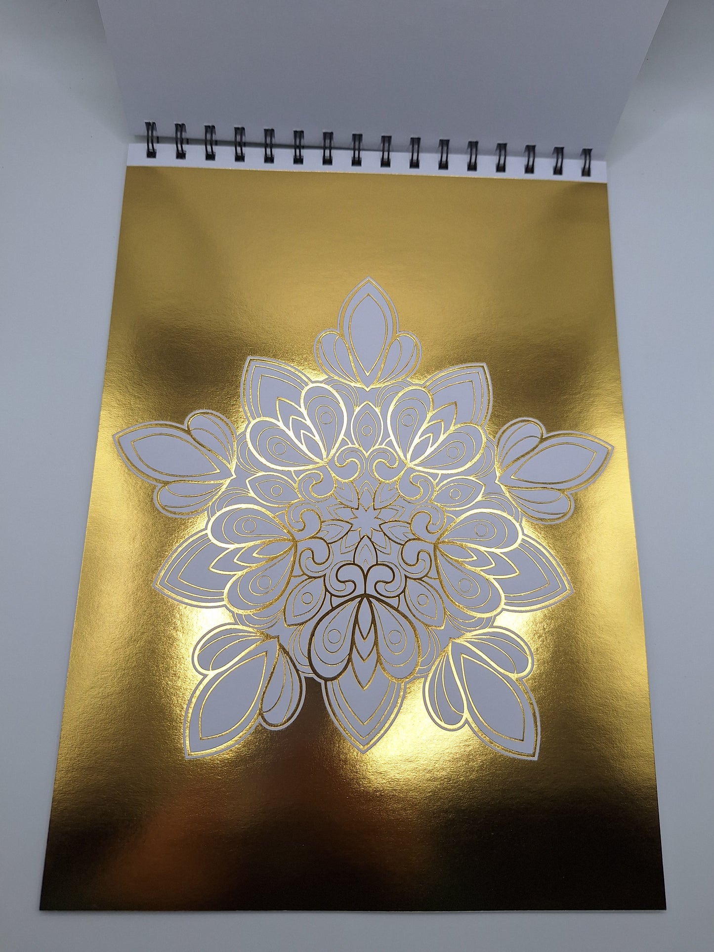 Malbuch mit Goldfolie - Mandalas (Colouringbook with foil details - Mandalas) | 24 Seiten | DecoTime