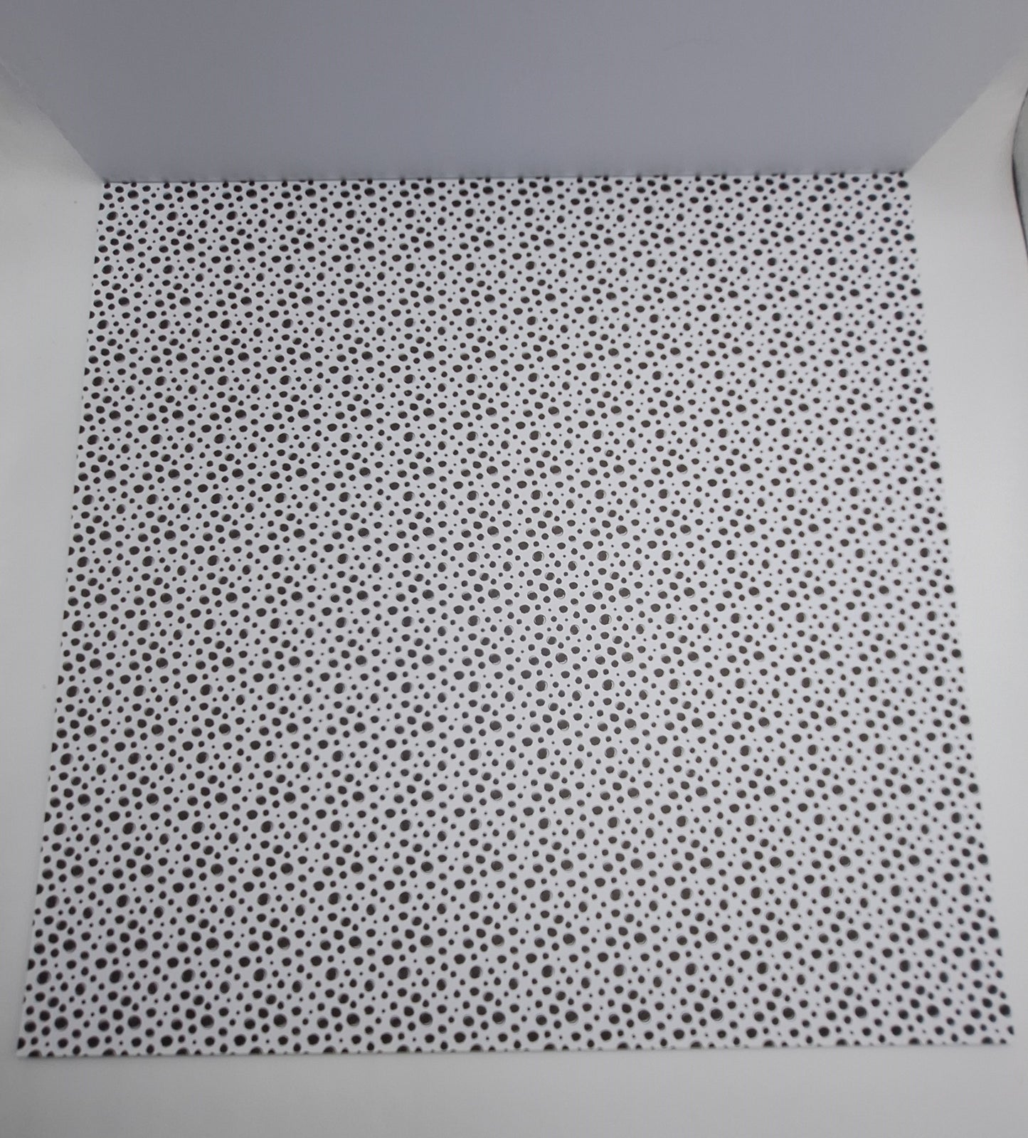 Mother Of Pearl on Watercolour | Foliert | Designblock | Designpad 30.5x30.5 cm Foil | 30 Blatt | Craft Sensations