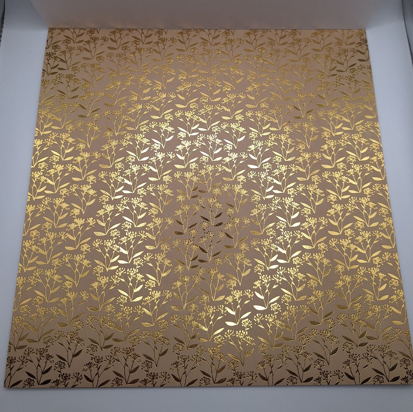 The Whispers Of The Leaves | Foliert | Designblock | Designpad 30.5x30.5 cm Foil | 32 Blatt | Craft Sensations