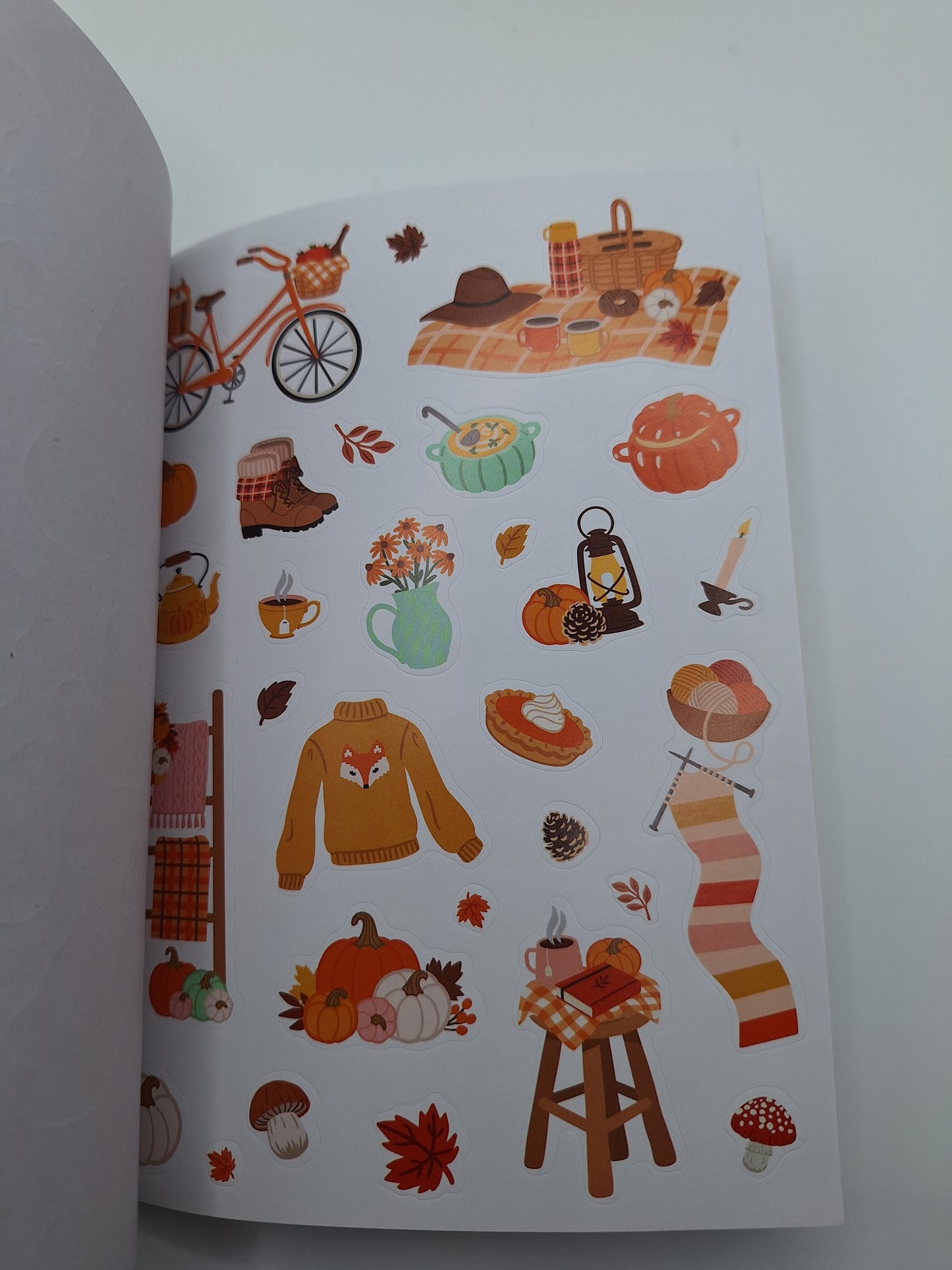 Stickerbuch Jahreszeiten & Feiertage | Stickerbook Seasons & Holidays | Craft Sensations